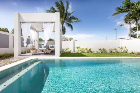 WINDFALL In PALM COVE - Accommodation Directory 0