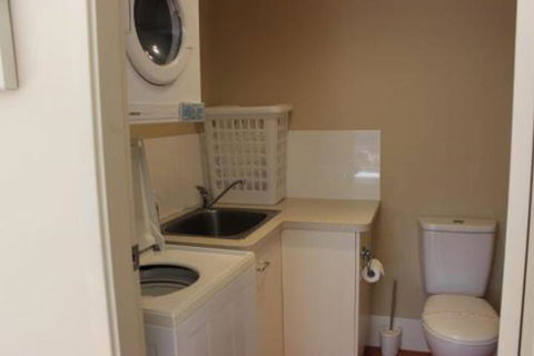 BEACHSIDE VILLA 2 - Accommodation Directory 7