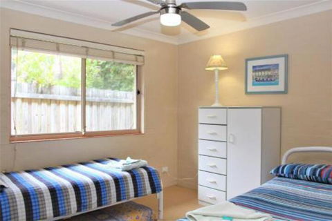 BEACHSIDE VILLA 2 - Accommodation Directory 4