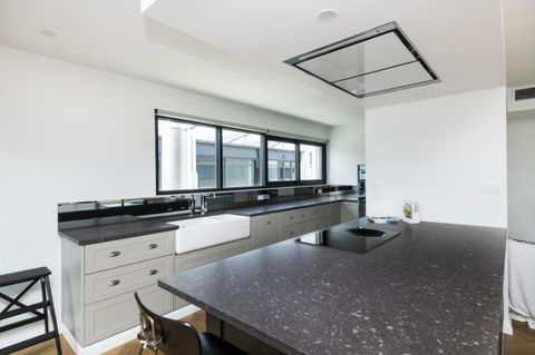 Accommodate Canberra Warehouse - Accommodation Directory 6