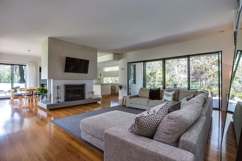 Kalina Retreat Tennis & Pool - Accommodation Directory 4