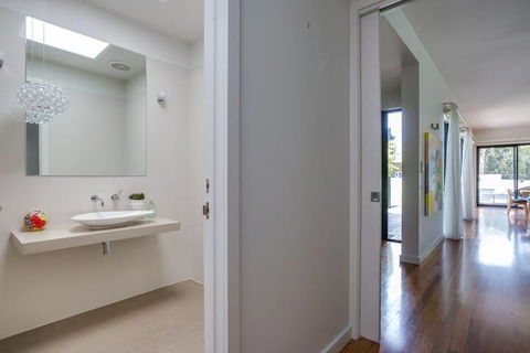 Kalina Retreat Tennis & Pool - Accommodation Directory 2