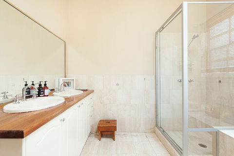 Family Oasis - Accommodation Directory 7