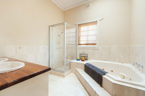 Family Oasis - Accommodation Directory 2