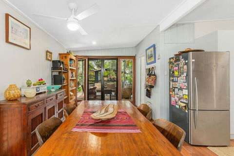 BEACH RETREAT - Accommodation Directory 4