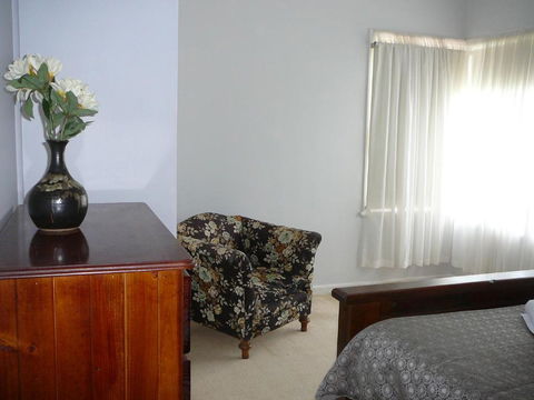 BEACHPOINT COTTAGE - Accommodation Directory 6