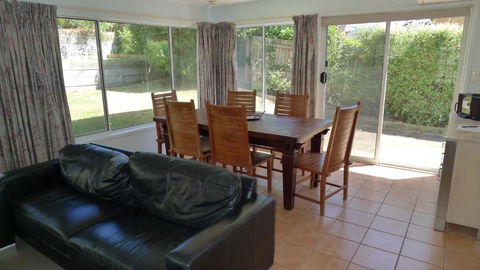 BEACHPOINT COTTAGE - Accommodation Directory 3