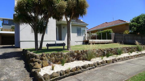 BEACHPOINT COTTAGE - Accommodation Directory 2