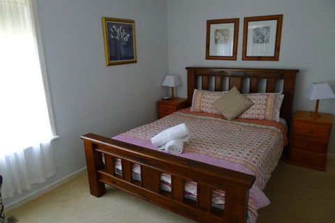 BEACHPOINT COTTAGE - Accommodation Directory 4