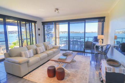 Elysium Lakehouse - Accommodation Directory 2