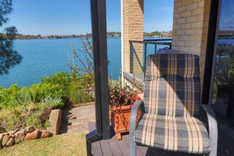 Elysium Lakehouse - Accommodation Directory 4