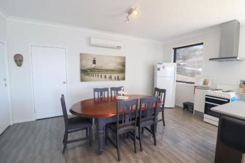 Elysium Lakehouse - Accommodation Directory 6