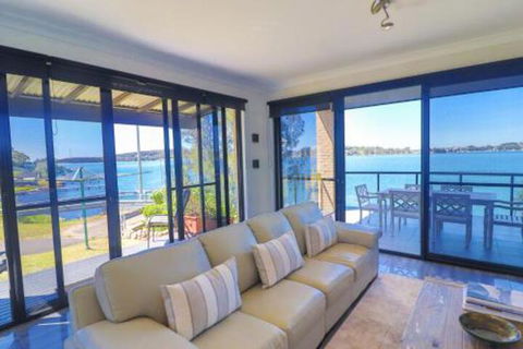 Elysium Lakehouse - Accommodation Directory 5