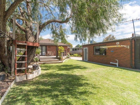 Family Foreshore Favourite - Accommodation Directory 4