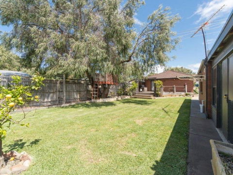 Family Foreshore Favourite - Accommodation Directory 1