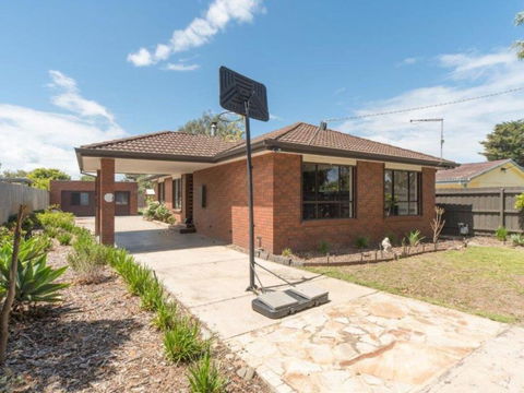 Family Foreshore Favourite - Accommodation Directory 6