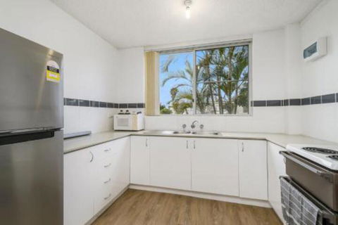 WAVES On MAIN 4 / 1 MAIN STREET - Accommodation Directory 2
