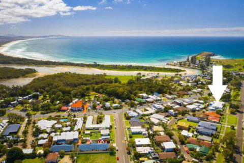 WAVES On MAIN 4 / 1 MAIN STREET - Accommodation Directory 5