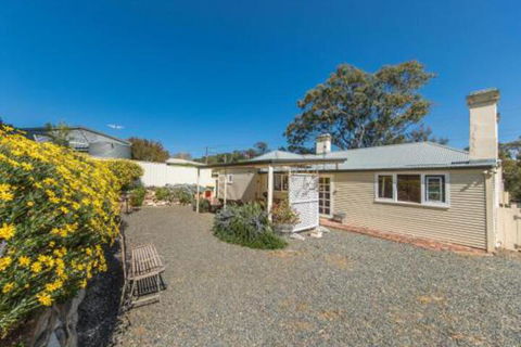 Captain Roddas Cottage - Accommodation Directory 2