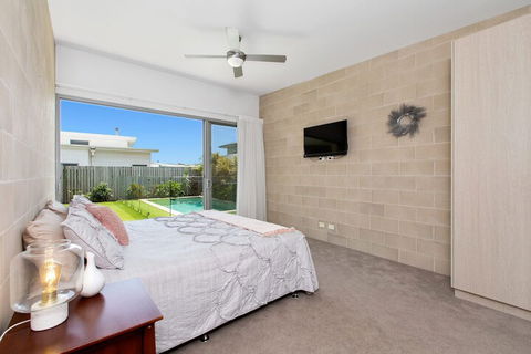 BEACHSIDE HAVEN - Accommodation Directory 4