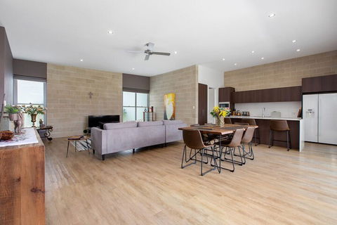 BEACHSIDE HAVEN - Accommodation Directory 3