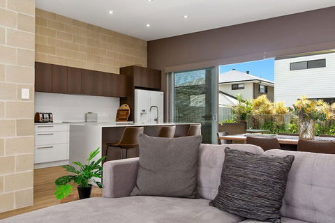 BEACHSIDE HAVEN - Accommodation Directory 7