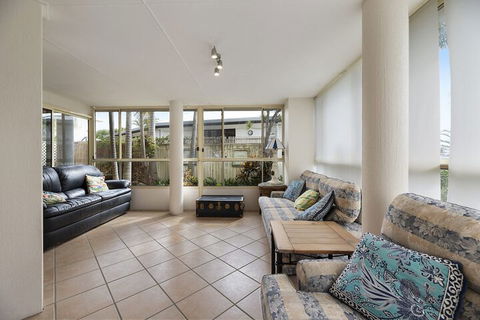 Fabulous Pet Friendly Family Home - 3 Carribean Court - Accommodation Directory 7