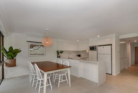BEAUTIFULLY RENOVATED OCEANSIDE APARTMENT Lamer 9 - Accommodation Directory 3