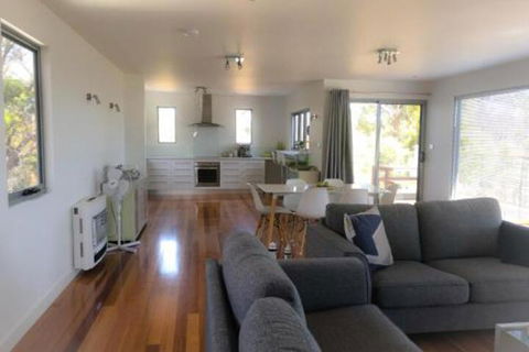 BAY Of FIRES BEACH SHACK Ocean Views From A Modern Beachhouse - Accommodation Directory 2