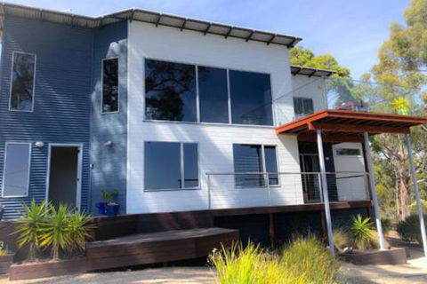 BAY Of FIRES BEACH SHACK Ocean Views From A Modern Beachhouse - Accommodation Directory 0