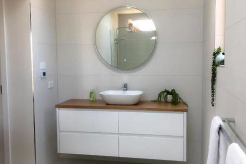 BAY Of FIRES BEACH SHACK Ocean Views From A Modern Beachhouse - Accommodation Directory 4