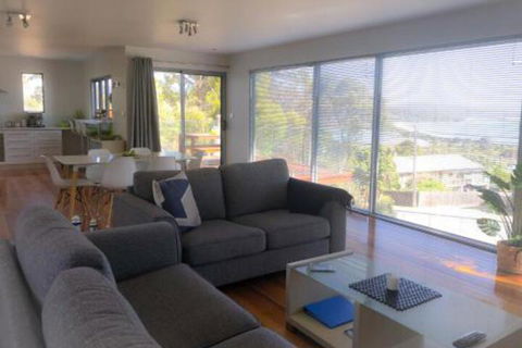 BAY Of FIRES BEACH SHACK Ocean Views From A Modern Beachhouse - Accommodation Directory 3