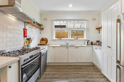 White On Wright Clare - Accommodation Directory 4