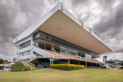 Peaceful 3 Bedroom Apartment In Ascot - Accommodation Directory 1