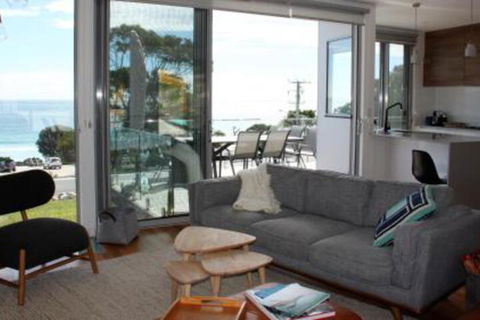 BEACHHOUSE BINALONG Luxury Waterfront Holiday House At Bay Of Fires - Accommodation Directory 3