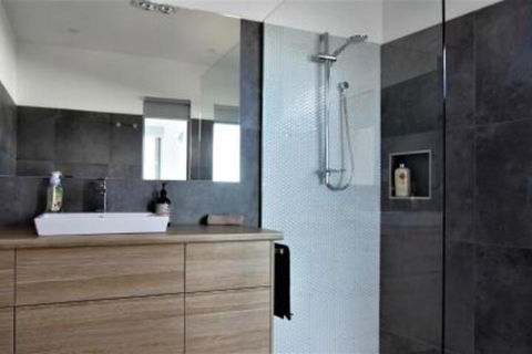 BEACHHOUSE BINALONG Luxury Waterfront Holiday House At Bay Of Fires - Accommodation Directory 1