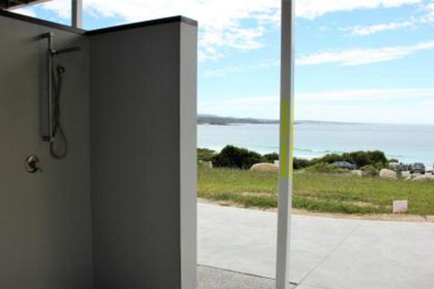 BEACHHOUSE BINALONG Luxury Waterfront Holiday House At Bay Of Fires - Accommodation Directory 0