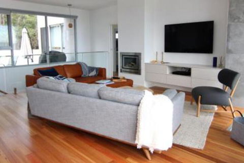 BEACHHOUSE BINALONG Luxury Waterfront Holiday House At Bay Of Fires - Accommodation Directory 5