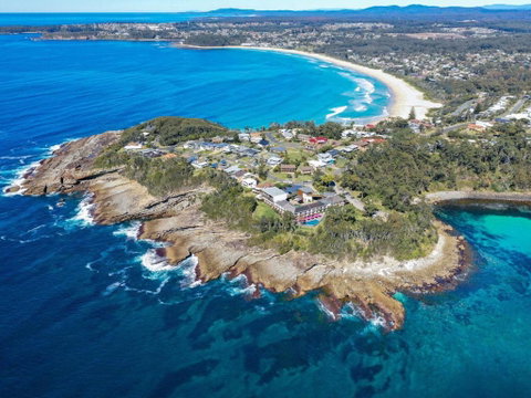 DAVIES STREET MOLLYMOOK 4 / 14 - Accommodation Directory 1