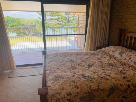 The Robbos - Accommodation Directory 2