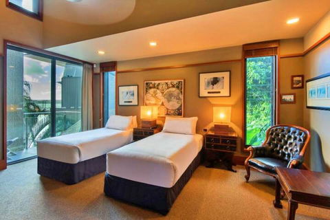 Yacht Club 19 Bijou De Mer 2 Buggies - Accommodation Directory 6