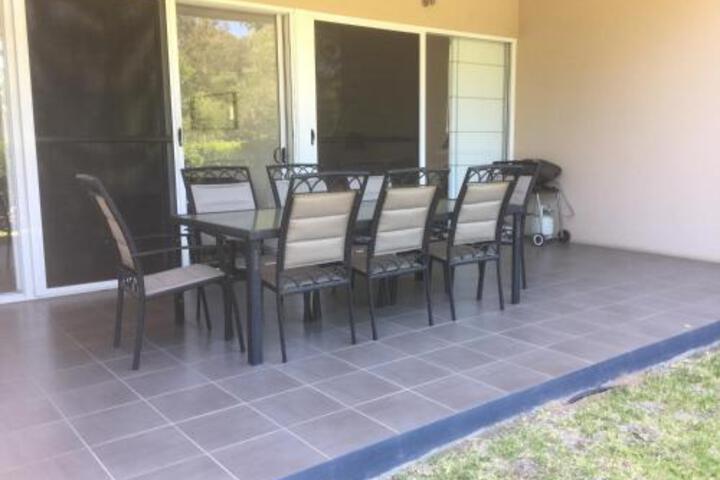 Tipton QLD Accommodation Directory