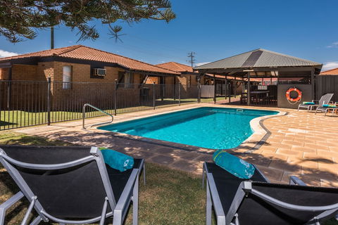 Geraldton's Ocean West - Accommodation Directory 1