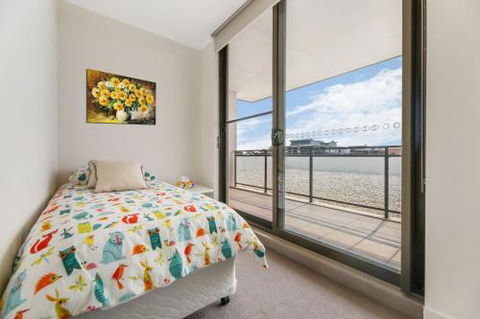 Cosy 3BR Penthouse Close To Westfield Hornsby & Train Station - Accommodation Directory 0