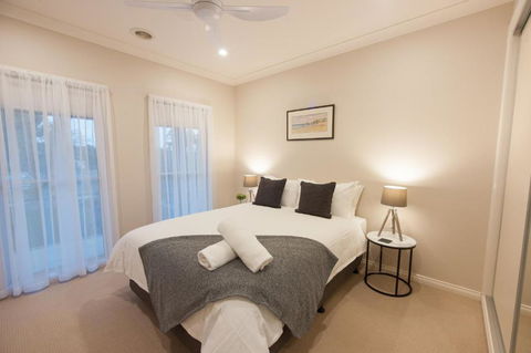 Simms Retreat - Accommodation Directory 1