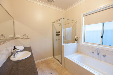 Simms Retreat - Accommodation Directory 3