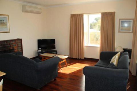 River Panorama Beach House - Accommodation Directory 7