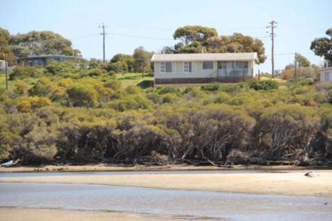 River Panorama Beach House - Accommodation Directory 6