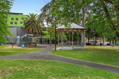 GRATTAN A Premier Location & Modern Space - Accommodation Directory 7