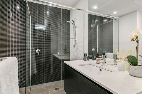 GRATTAN A Premier Location & Modern Space - Accommodation Directory 1
